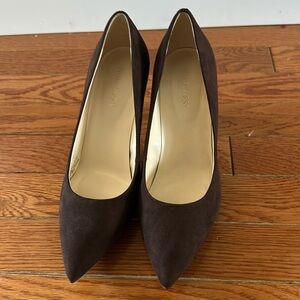 - NEVER WORN - Nine West Suede Brown pointed heels!